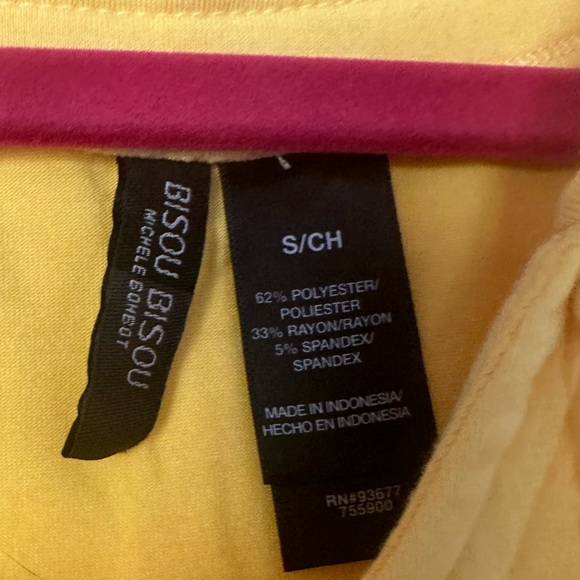 Yellow Scoop Neck Blouse with Braided Ties. Size small. - Picture 5 of 6